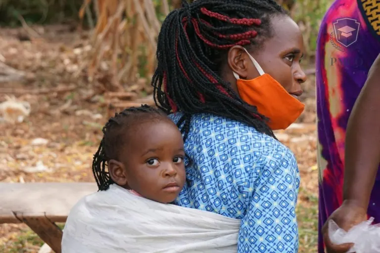 Wir verteilen Essen an unsere Familien