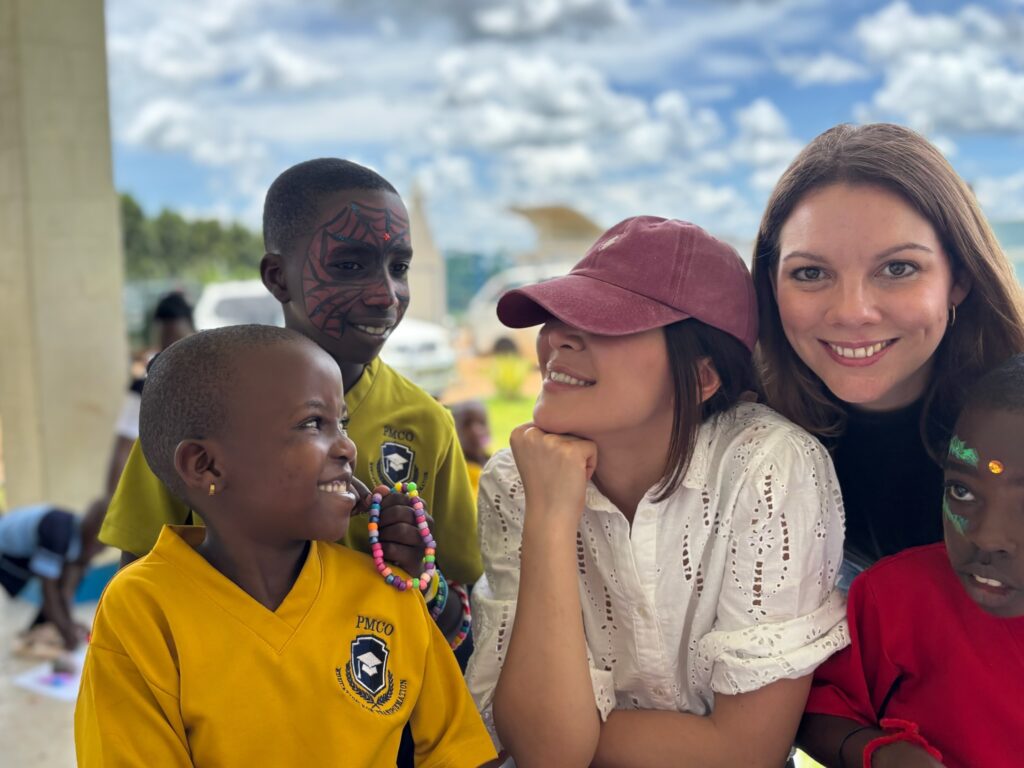 Ein Jahr voller Wunder – Besuch der Sponsoren unseres Kindergartens